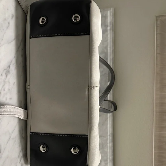 Coach Two-Tone Cream and Gray Shoulder Bag - Picture 5 of 8